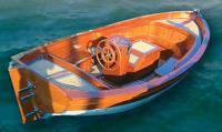 Лодок, подобных «Barbaros 6.50 Sloop», на выставке много