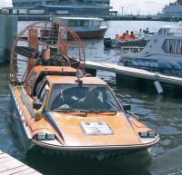 Москвичи привезли настоящий аэроглиссер, мощный и шумный