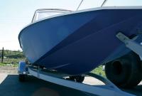 Обводы обеих лодок отличает центральная гидролыжа и развитые скуловые брызгоотбойники