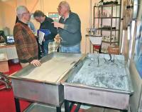 Разные типы якорей можно было испытать в ящиках с песком и галькой
