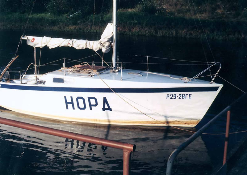Швертбот «Норд» на стоянке