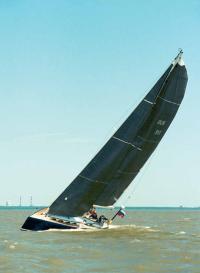 Сильный крен яхты