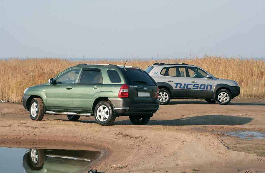 Sportage (слева) и Tucson (справа) готовы к тестам