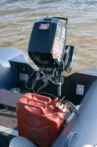 Стоящая канистра съедает «рабочее место». Лежачий бак предпочтительнее