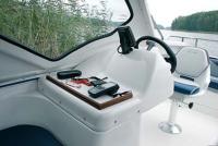 Удобный «штурманский» столик перед местом водителя