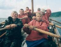 В безветрие приходится махать веслами