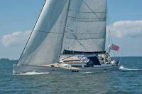 Вид слева на яхту «Hanse 630»