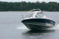 Вид спереди на лодку «Silver Dorado»