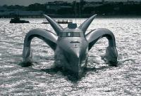 Вид спереди на тримаран Earthrace