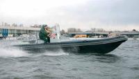 Вид справа на мотолодку