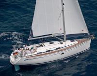 Вид сверху на яхту «Bavaria 33»