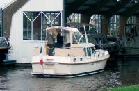 Вид сзади на яхту «Linssen 339 Grand Sturdy»