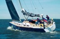 Вид сзади на яхту «Мобиле 47»