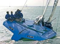 Вид сзади на яхту «OUT95»