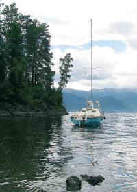 Вид сзади на яхту