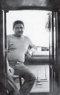 Владимир Семенович Пантелеев на борту своего крейсера