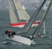 Яхта «DK 46» с экипажем