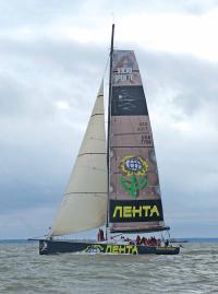 Яхта «Mean Machine» на воде
