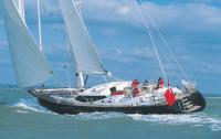Яхта «Oyster 82» на ходу под парусами